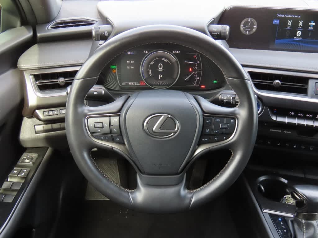 Thumbnail: 2022 Lexus UX - 18