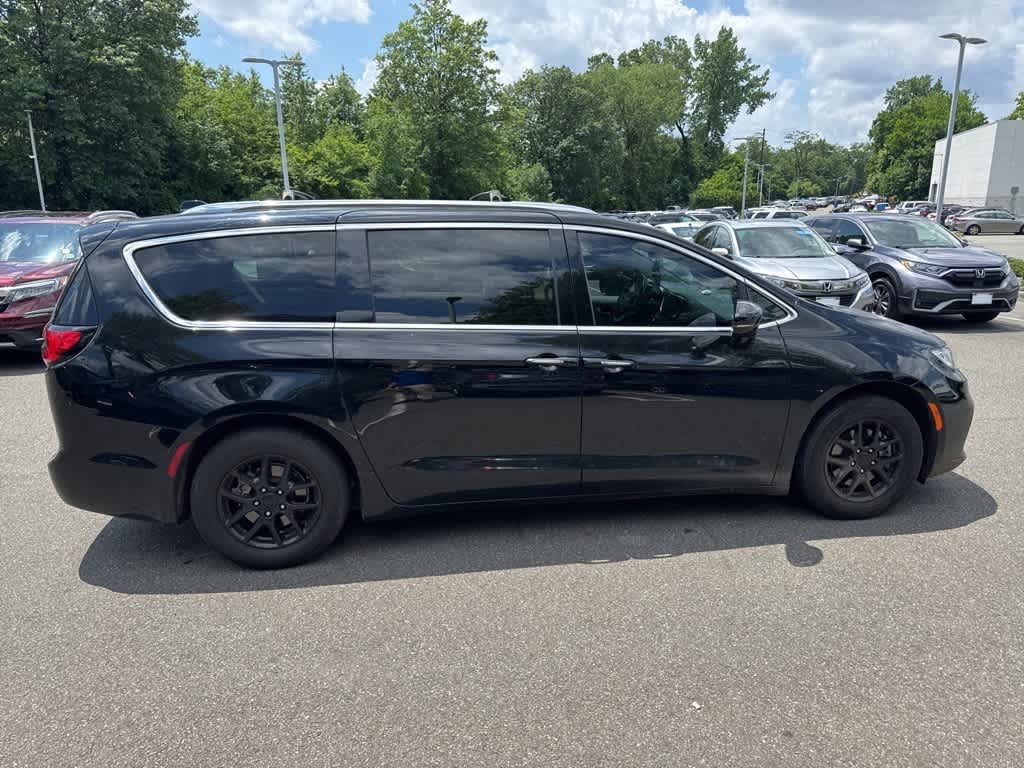 Thumbnail: 2021 Chrysler Pacifica - 10