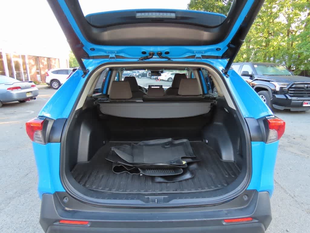 Thumbnail: 2019 Toyota RAV4 - 11