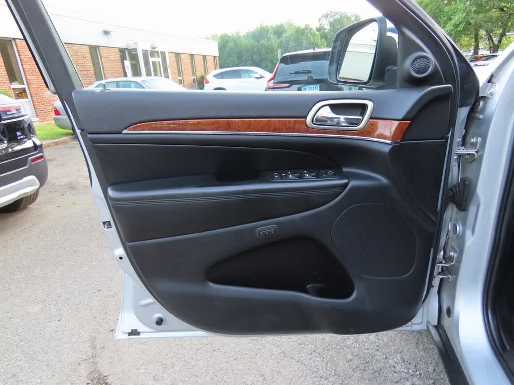 Thumbnail: 2011 Jeep Grand Cherokee - 16