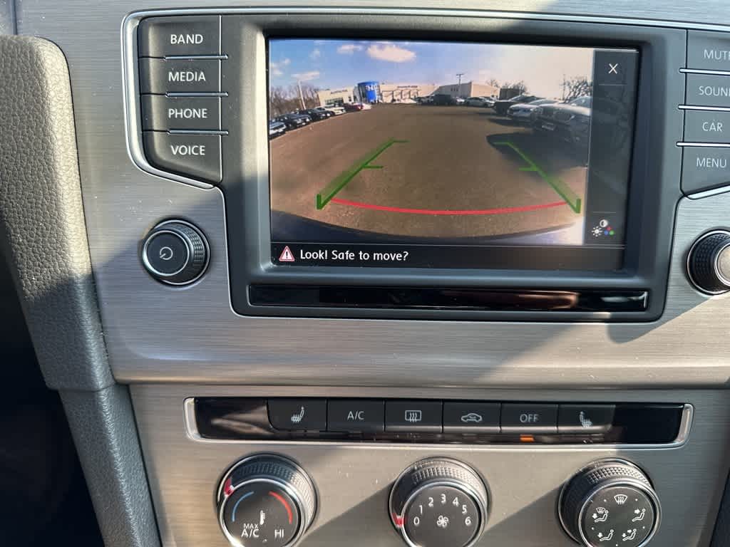 Thumbnail: 2016 Volkswagen Golf - 28