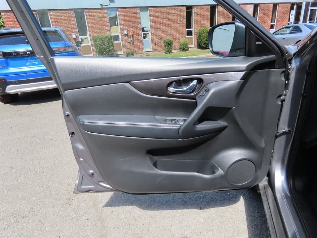 Thumbnail: 2019 Nissan Rogue - 15