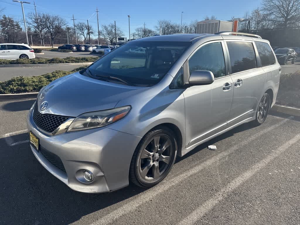 Thumbnail: 2017 Toyota Sienna - 4