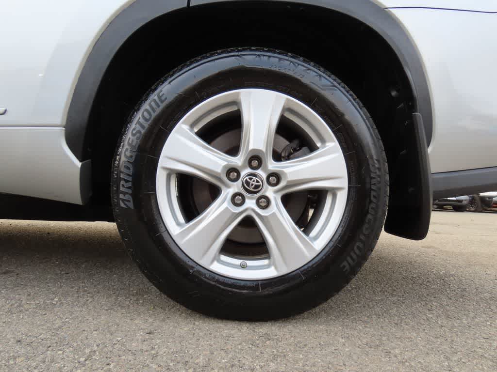 Thumbnail: 2023 Toyota Highlander - 8