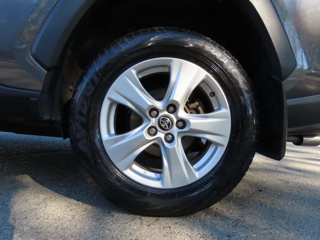 Thumbnail: 2021 Toyota RAV4 - 9