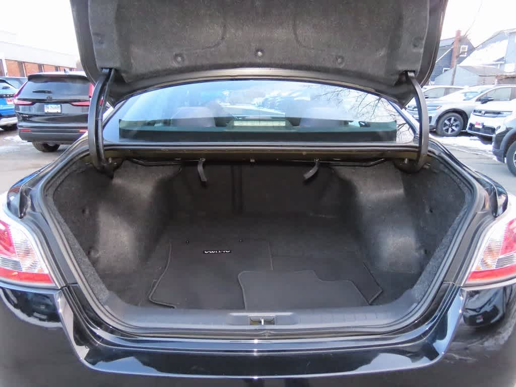 Thumbnail: 2015 Nissan Altima - 11