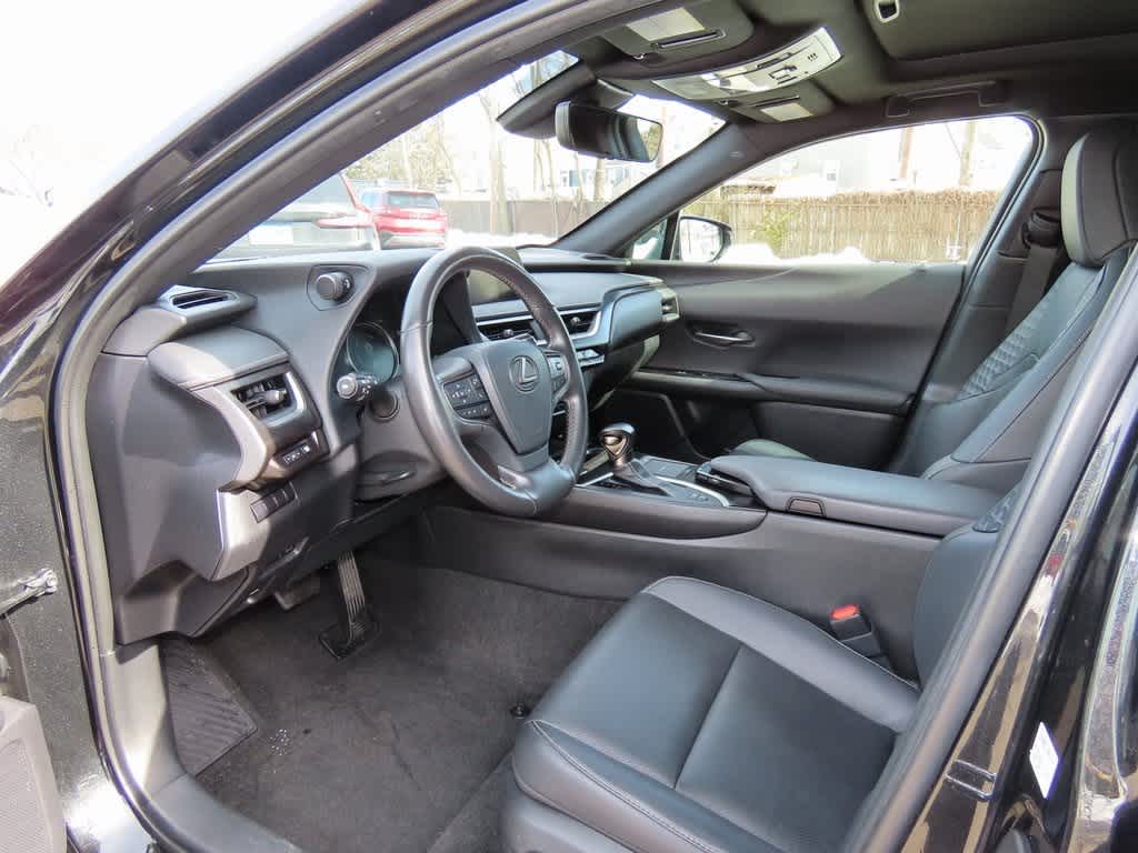 Thumbnail: 2022 Lexus UX - 2