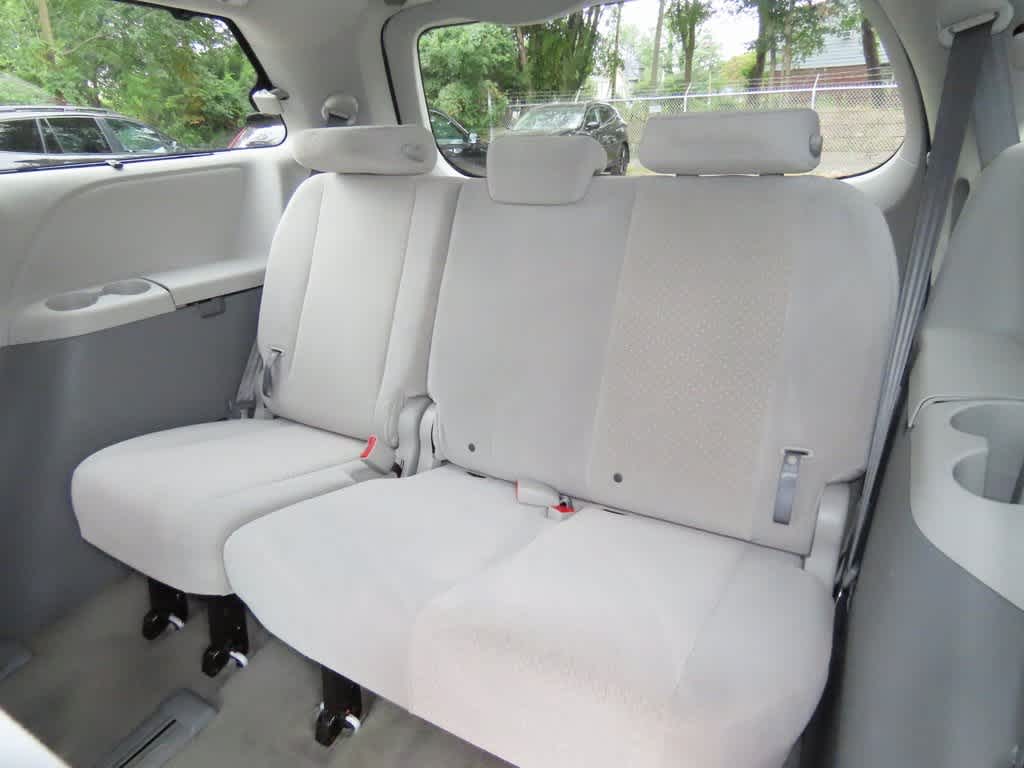Thumbnail: 2014 Toyota Sienna - 14
