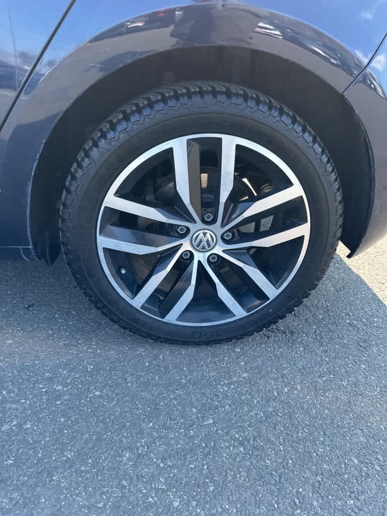 Thumbnail: 2016 Volkswagen Golf - 21