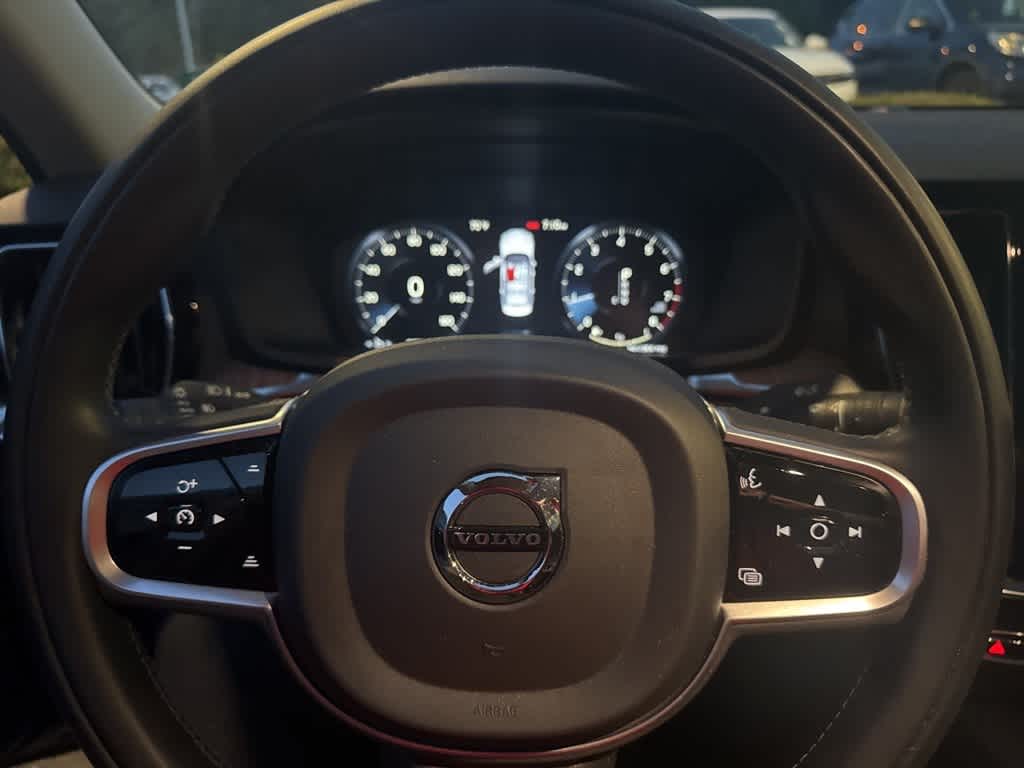 Thumbnail: 2021 Volvo S60 - 10