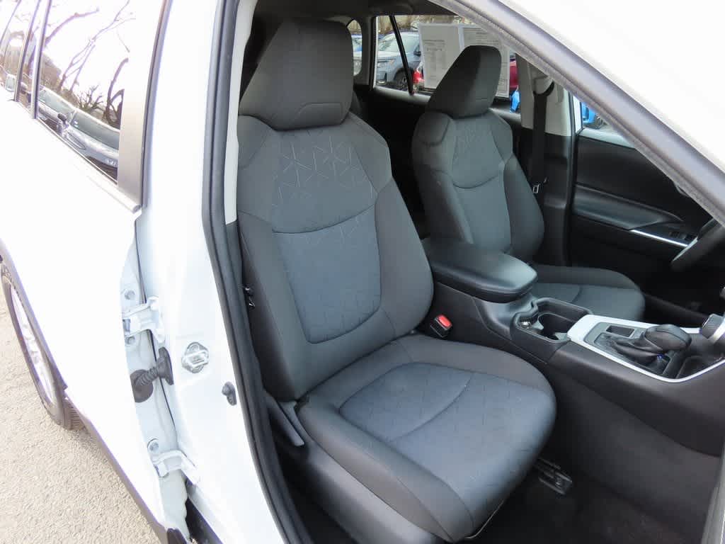 Thumbnail: 2020 Toyota RAV4 - 16