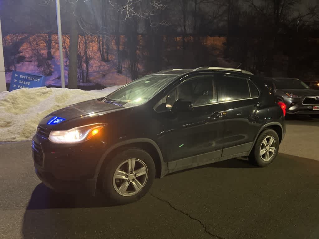 Thumbnail: 2018 Chevrolet Trax - 3