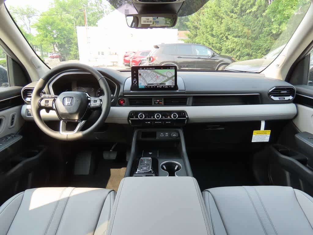 2025 Honda Pilot Touring 18
