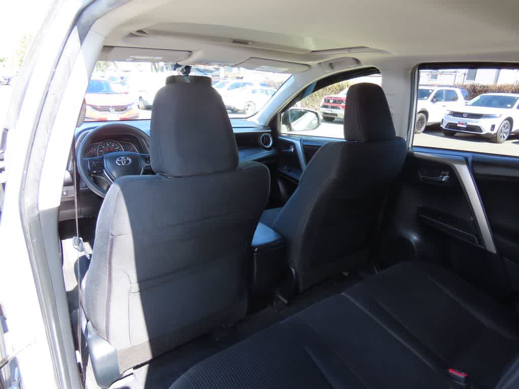 Thumbnail: 2015 Toyota RAV4 - 15