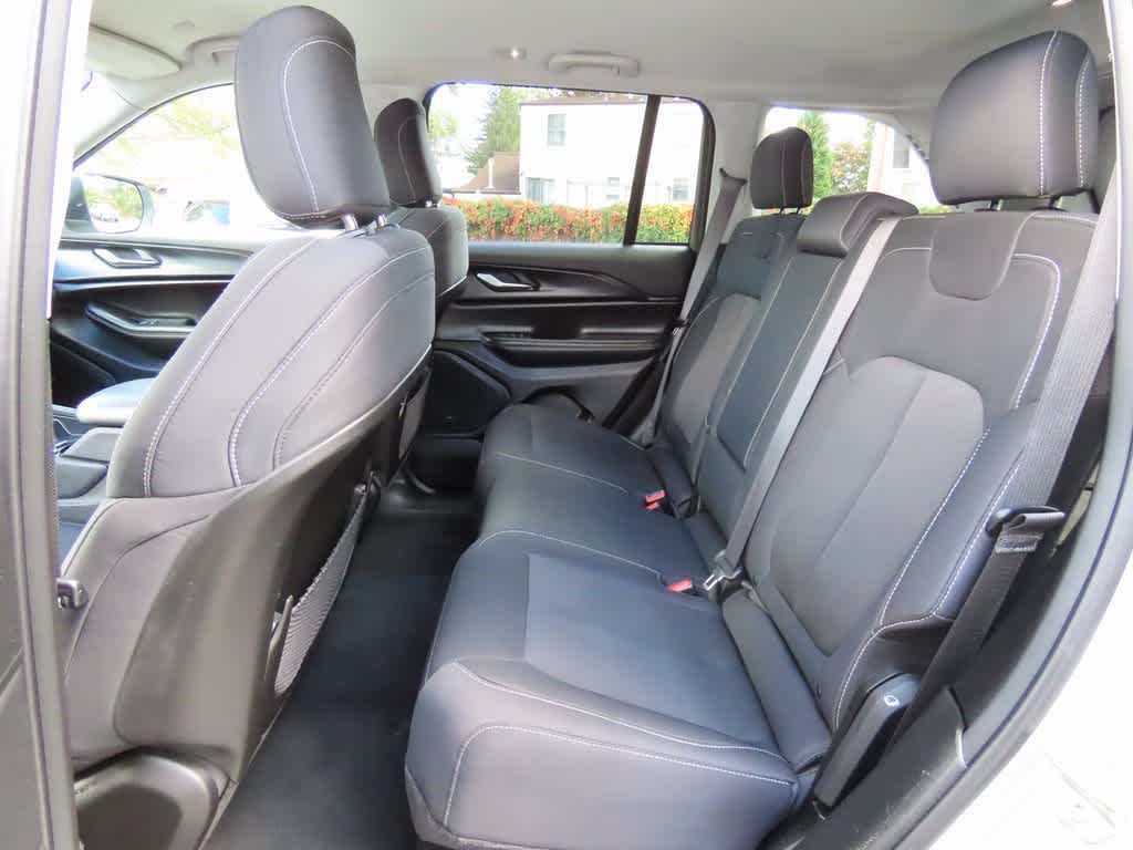 Thumbnail: 2023 Jeep Grand Cherokee - 14