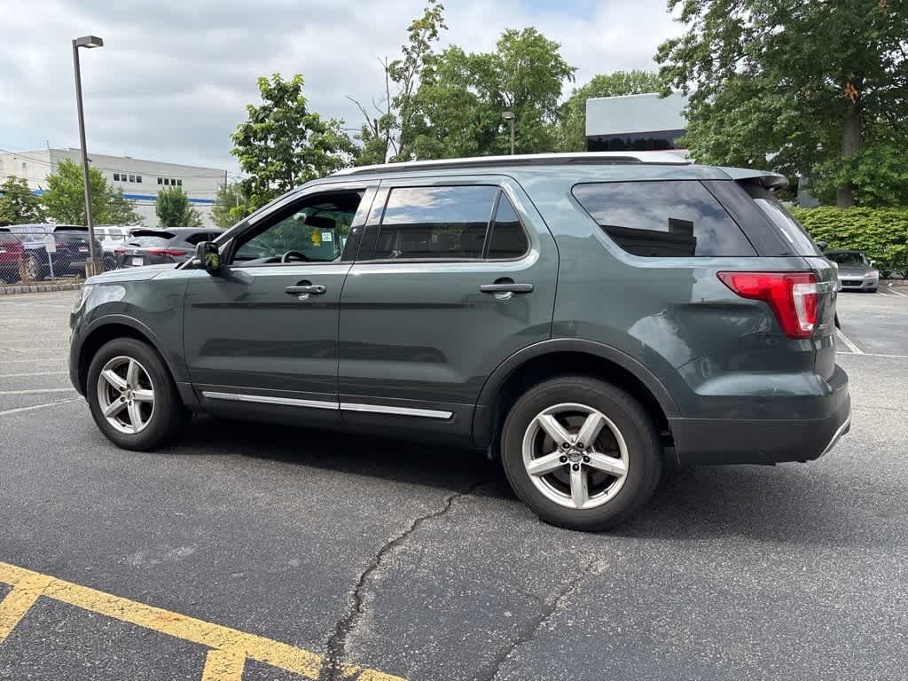 Thumbnail: 2016 Ford Explorer - 15