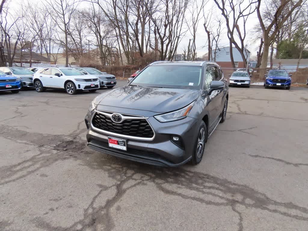 Thumbnail: 2020 Toyota Highlander - 1