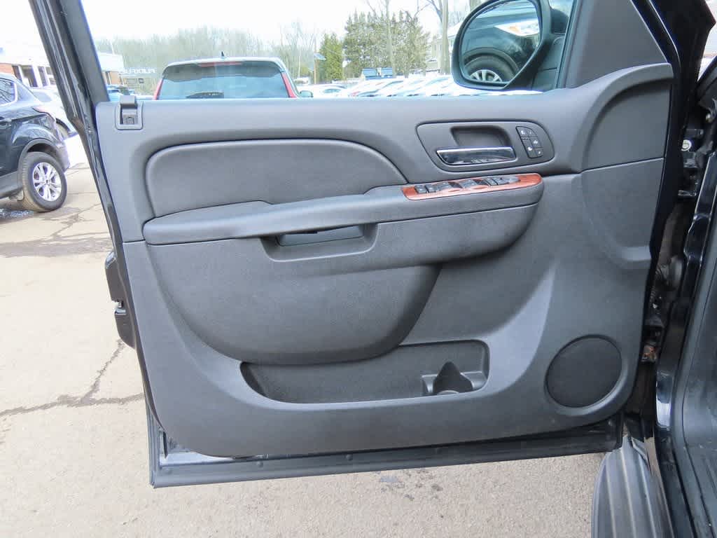 Thumbnail: 2014 Chevrolet Tahoe - 17