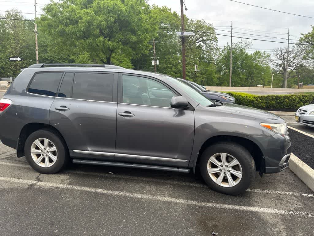 Thumbnail: 2013 Toyota Highlander - 18