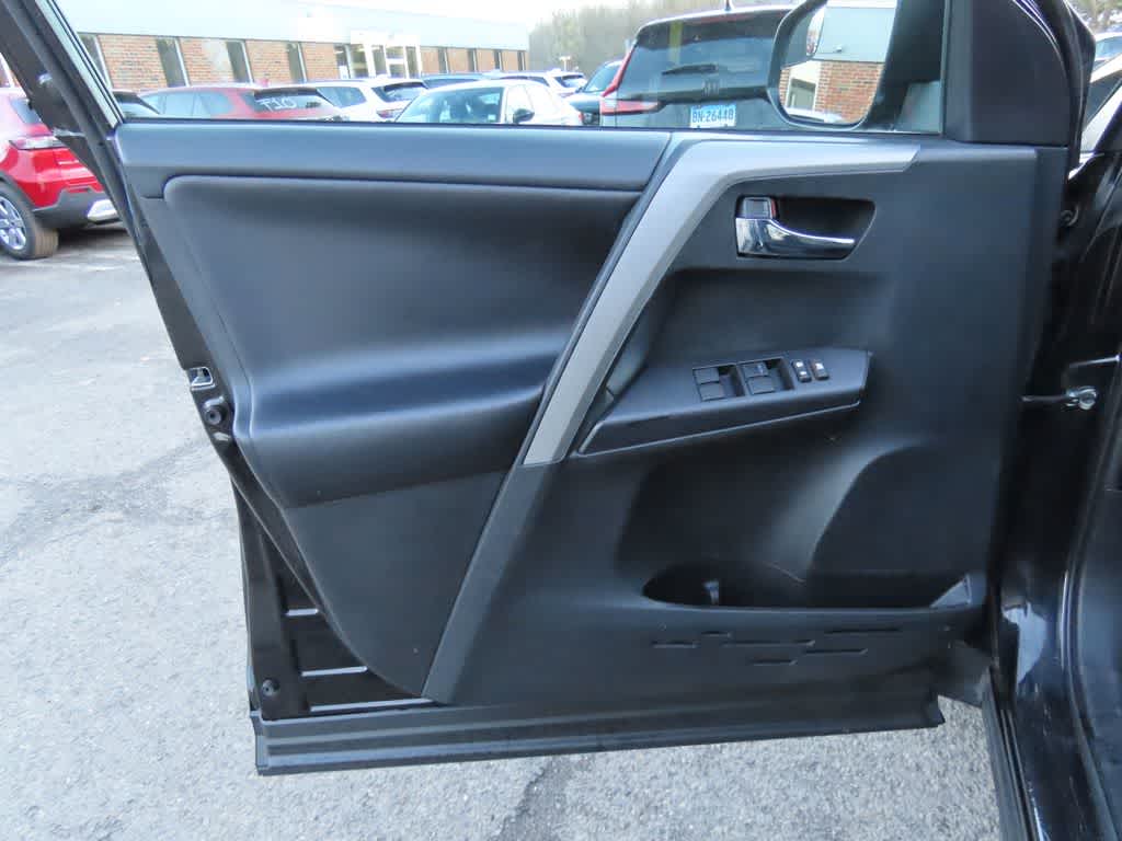 Thumbnail: 2018 Toyota RAV4 - 16