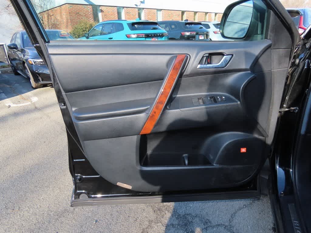 Thumbnail: 2011 Toyota Highlander - 28