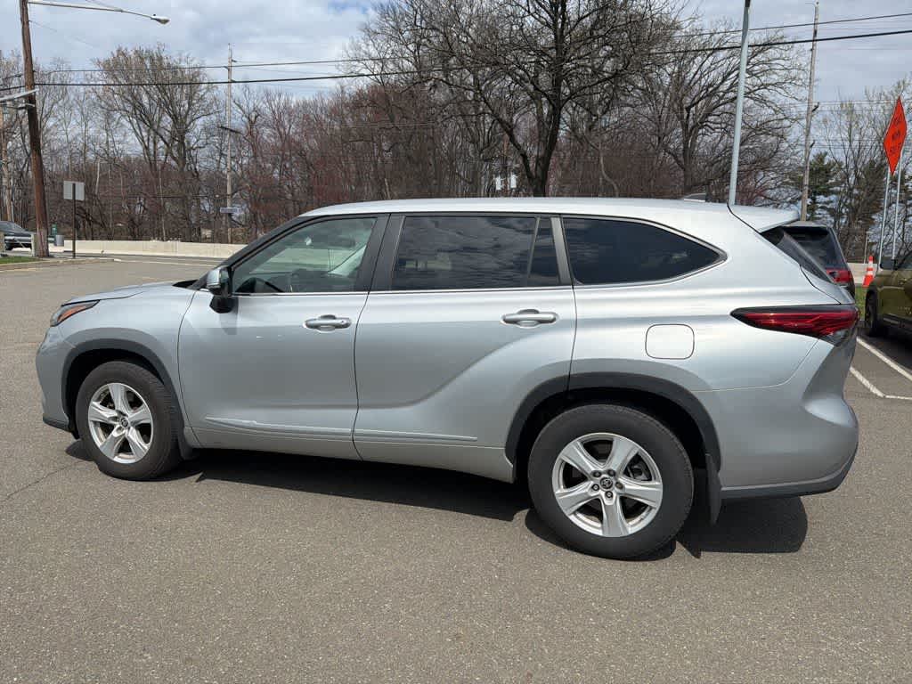 Thumbnail: 2023 Toyota Highlander - 7