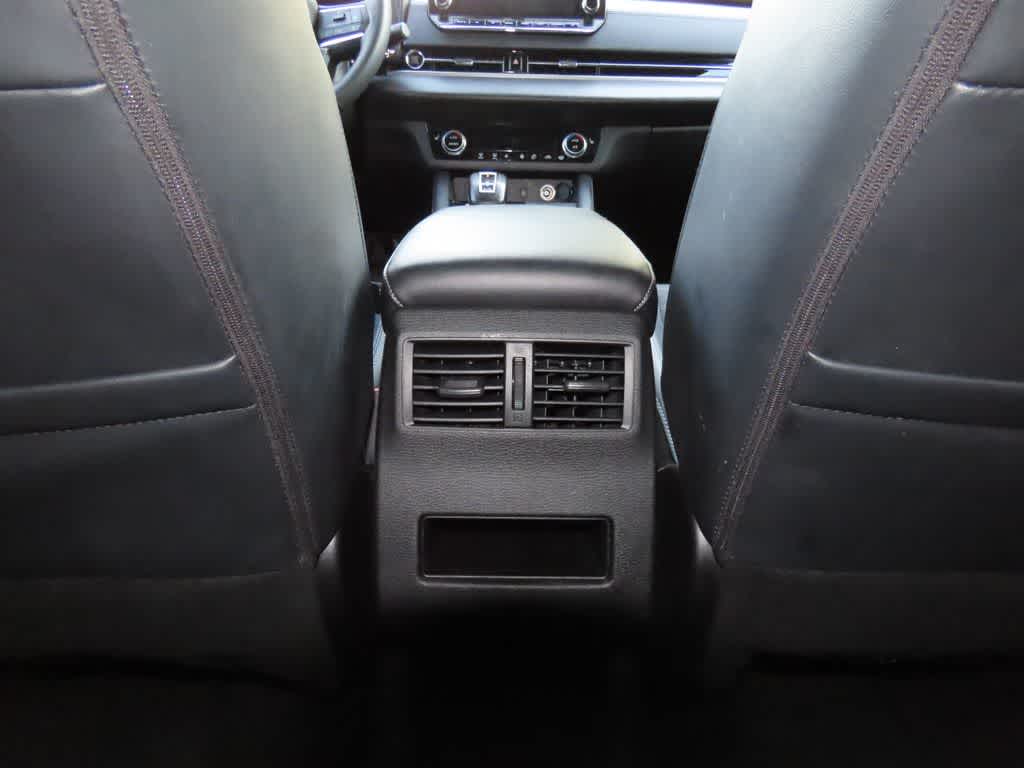 Thumbnail: 2024 Mitsubishi Outlander - 25