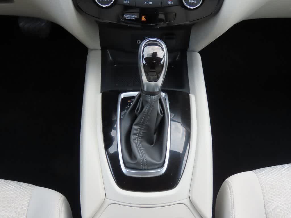 2022 Nissan Rogue Sport SV 21