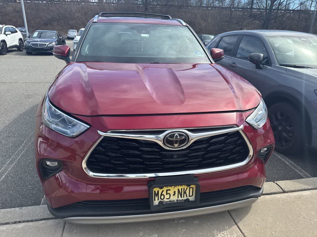 Thumbnail: 2021 Toyota Highlander - 4