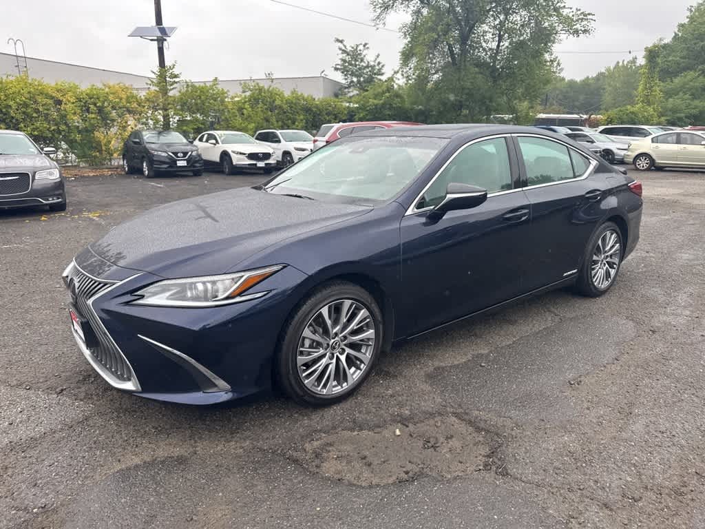 Thumbnail: 2021 Lexus ES - 2