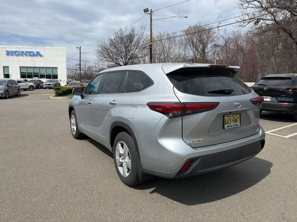 Thumbnail: 2023 Toyota Highlander - 10