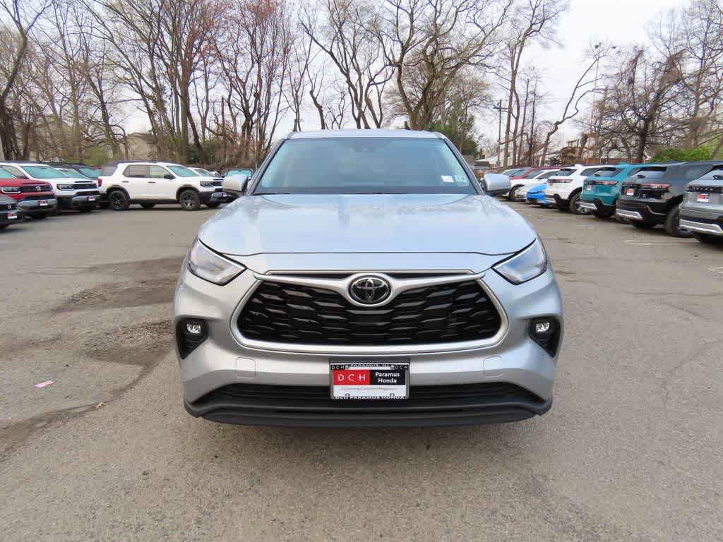 Thumbnail: 2023 Toyota Highlander - 6