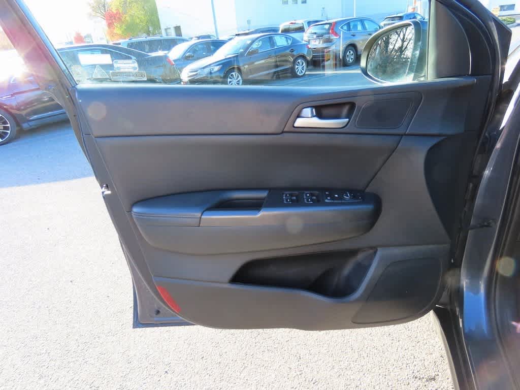 Thumbnail: 2017 Kia Sportage - 17