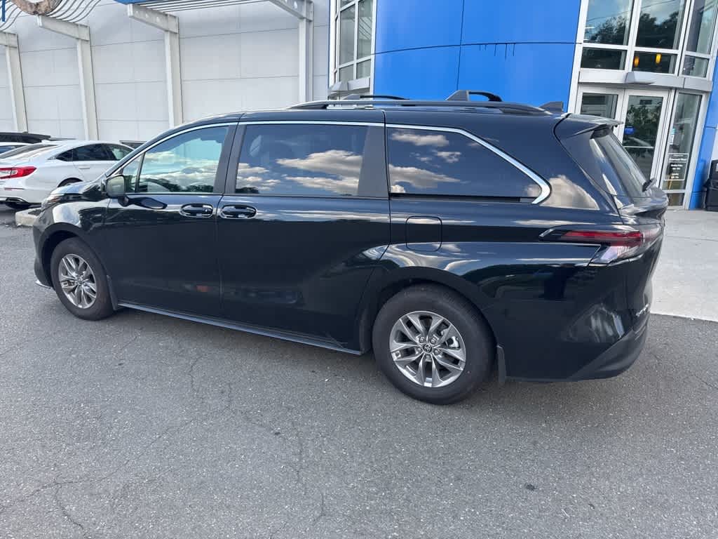 Thumbnail: 2025 Toyota Sienna - 11