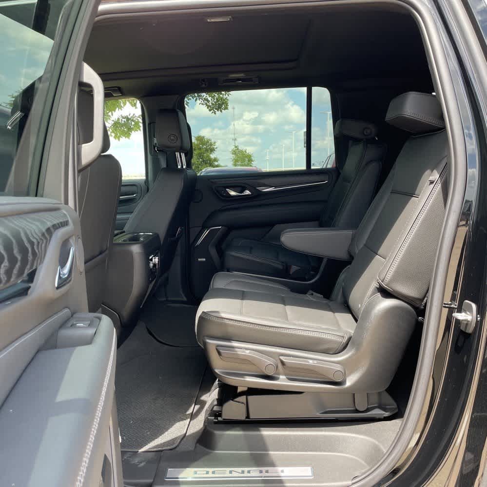 Thumbnail: 2023 GMC Yukon XL - 13