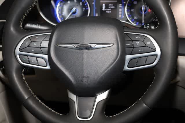 Thumbnail: 2022 Chrysler Voyager - 34