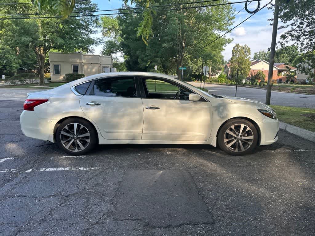Thumbnail: 2016 Nissan Altima - 9
