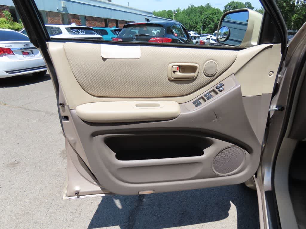 Thumbnail: 2004 Toyota Highlander - 17