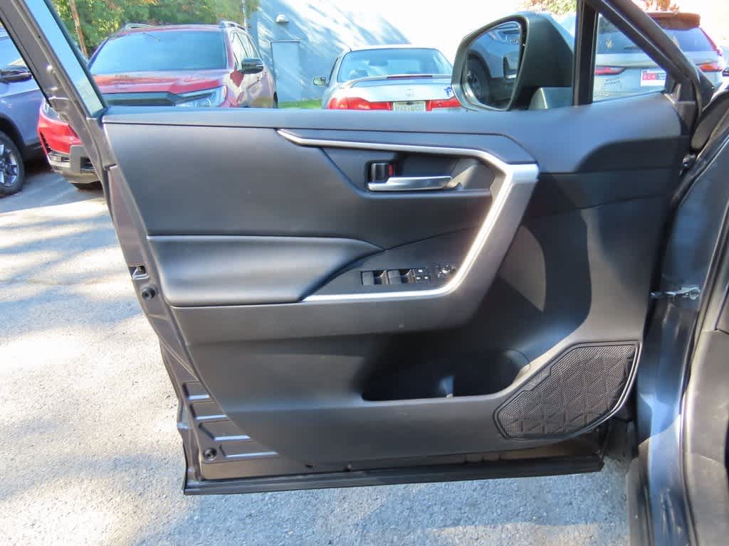 Thumbnail: 2021 Toyota RAV4 - 15