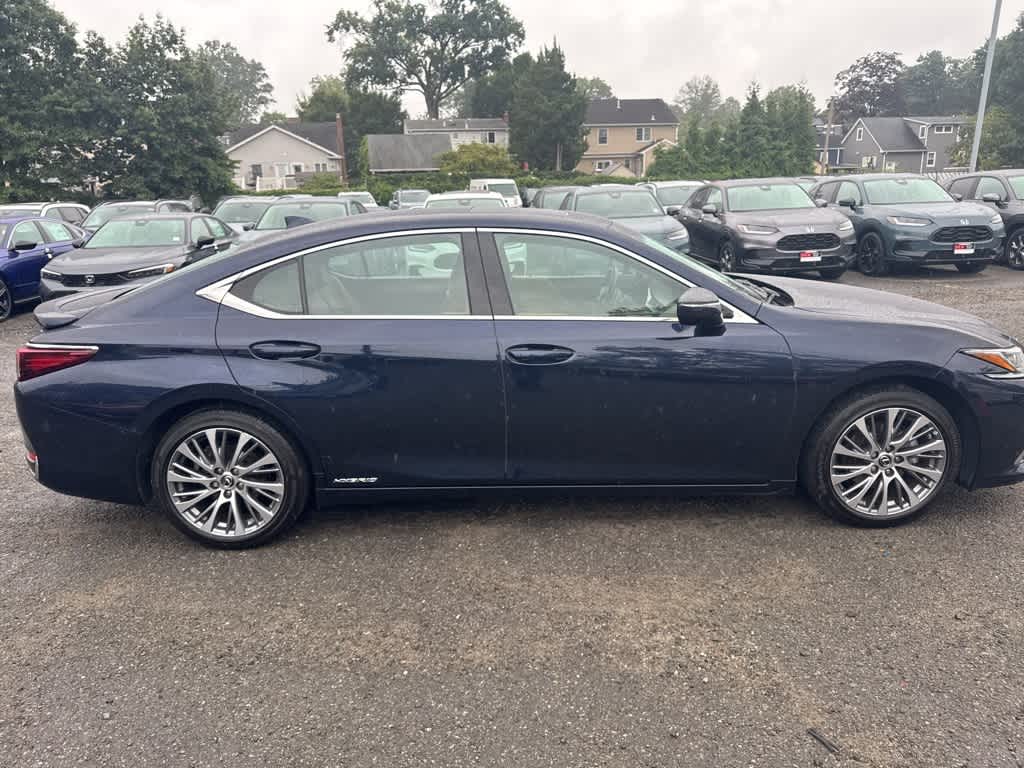 Thumbnail: 2021 Lexus ES - 14