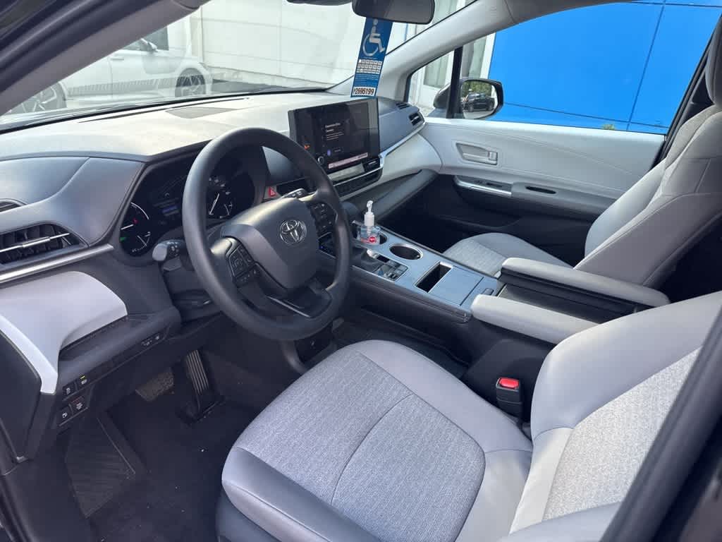 Thumbnail: 2025 Toyota Sienna - 16
