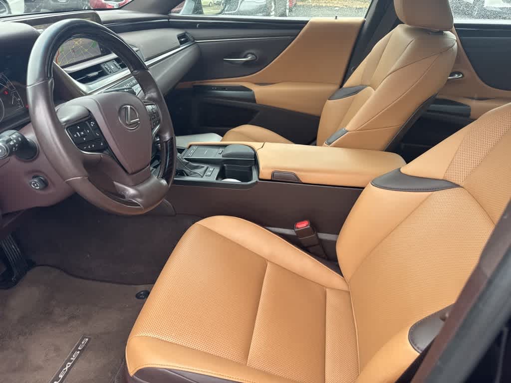 Thumbnail: 2021 Lexus ES - 23