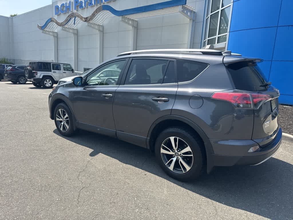 2018 Toyota RAV4 XLE 12