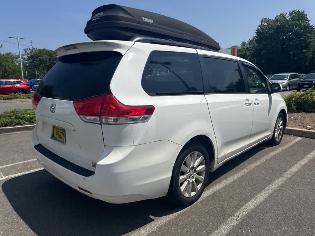 Thumbnail: 2014 Toyota Sienna - 8