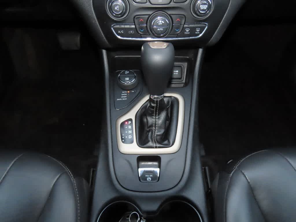 Thumbnail: 2018 Jeep Cherokee - 21