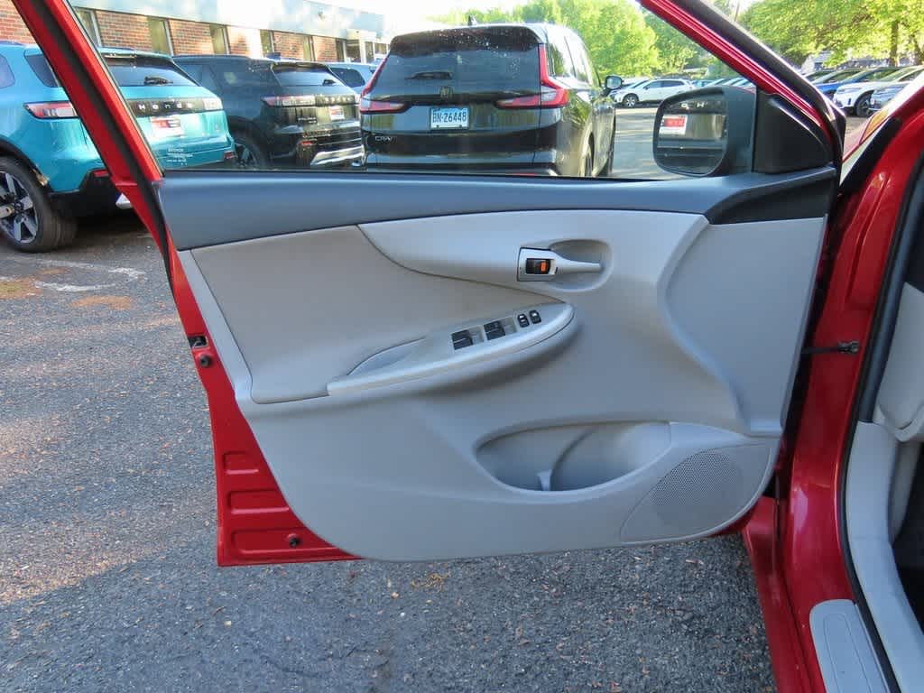 2011 Toyota Corolla LE 14