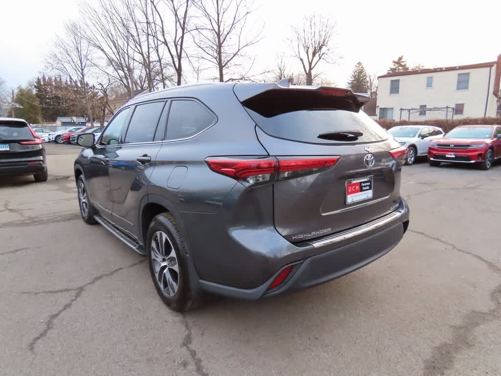 Thumbnail: 2020 Toyota Highlander - 4