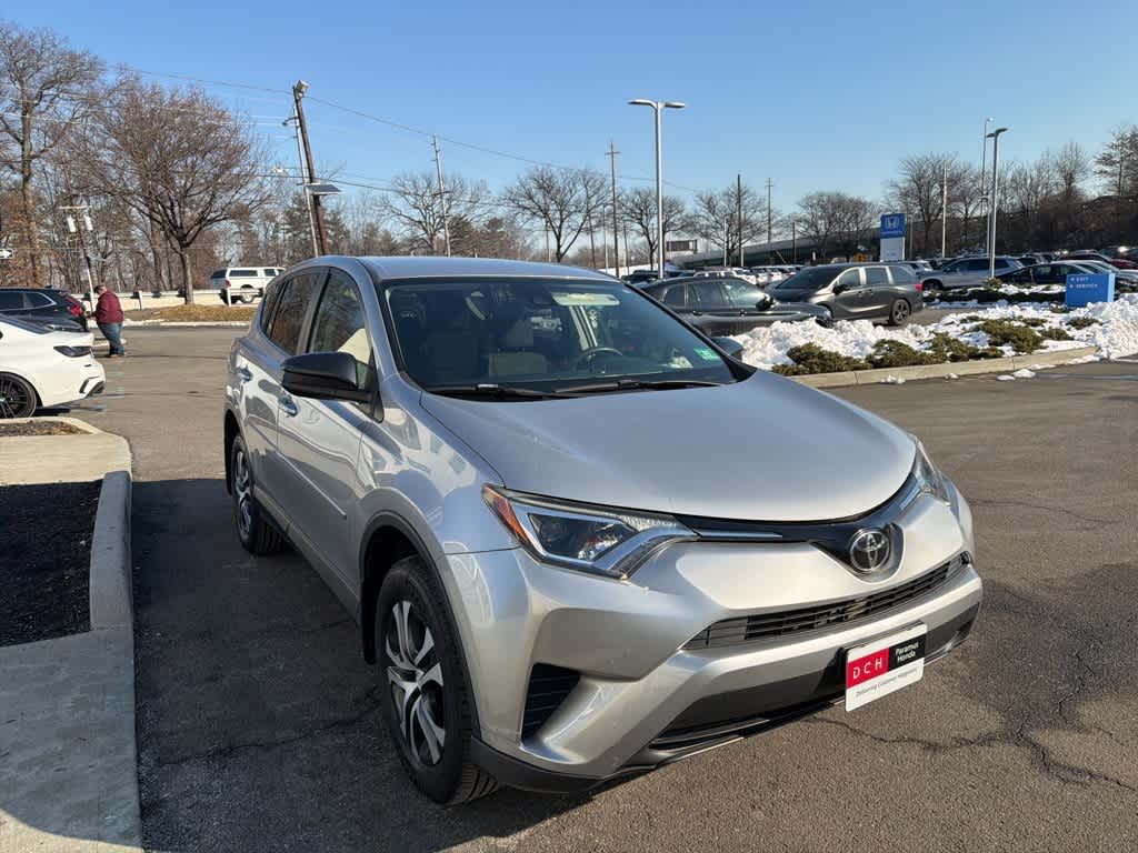 Thumbnail: 2018 Toyota RAV4 - 22