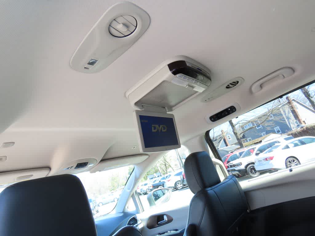 Thumbnail: 2018 Chrysler Pacifica - 16