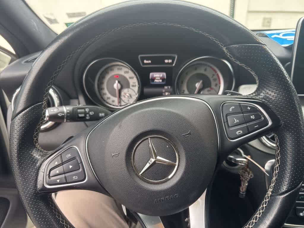 Thumbnail: 2016 Mercedes-Benz GLA - 12